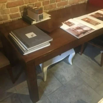 Stół z drewna orzechowego